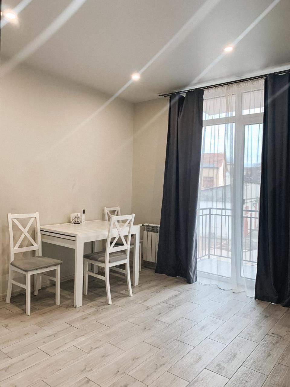 Apartments Domovik Mira 11S/5 Мукачево Екстер'єр фото